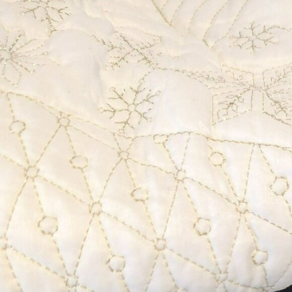 Martha Stewart Off White Snowflake Quilted Christmas Tree Skirt 40" - Picture 4 of 4